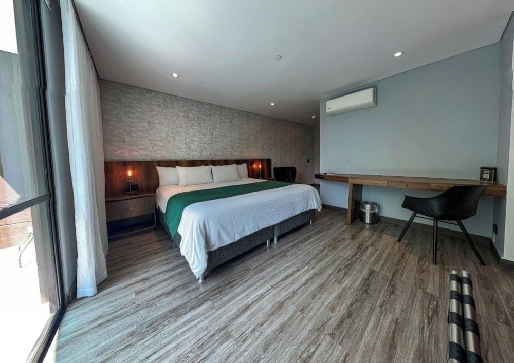 Deluxe Room, Balcony