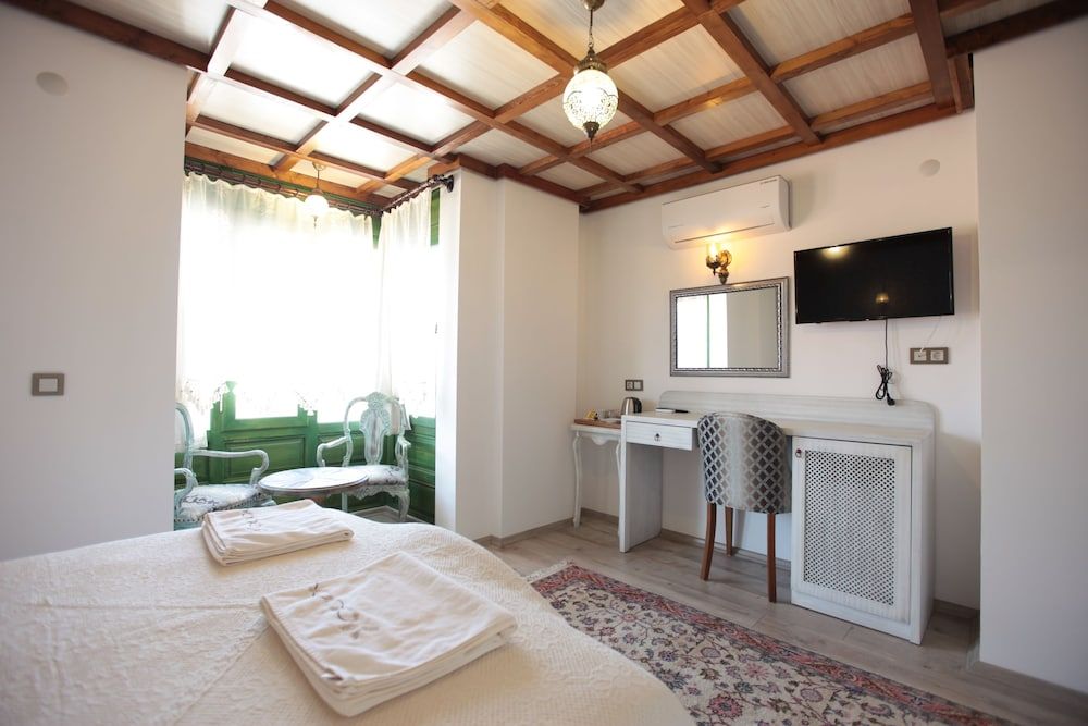 Celsus Boutique Hotel Deluxe Double Room 9
