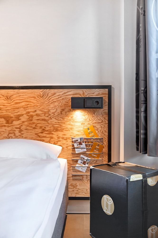 Private double room with private bathroom