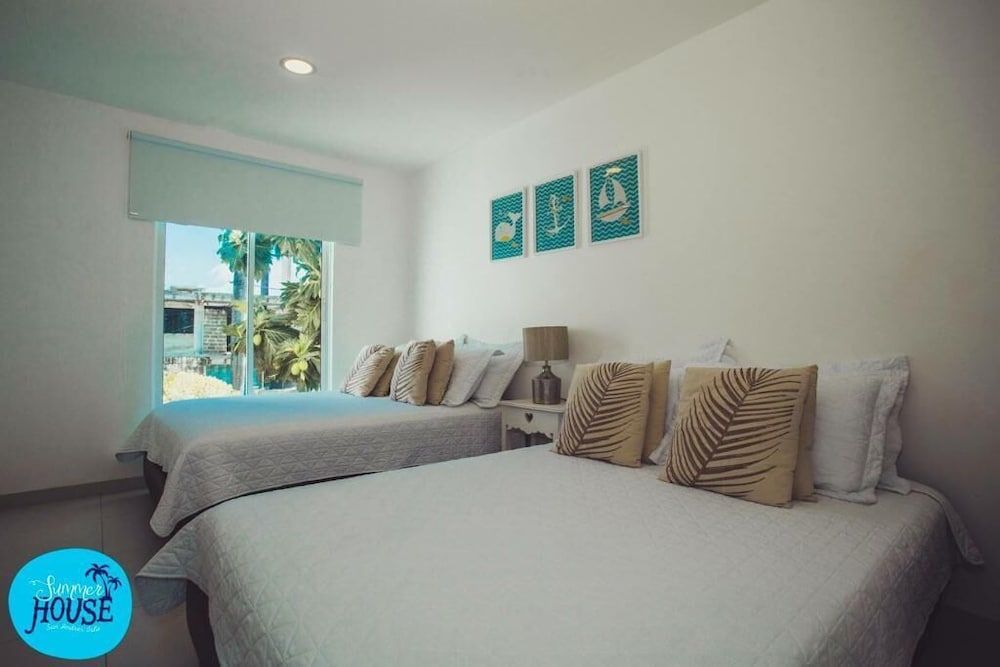 Family Room (2)