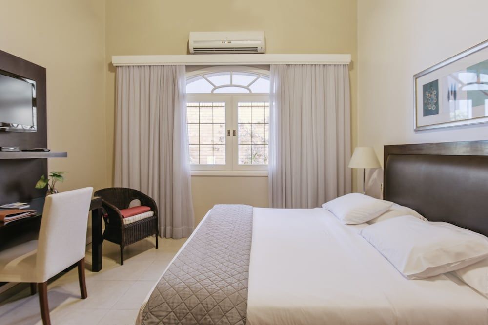 Las Lomas Casa Hotel Classic Room, 1 King Bed, Microwave 5