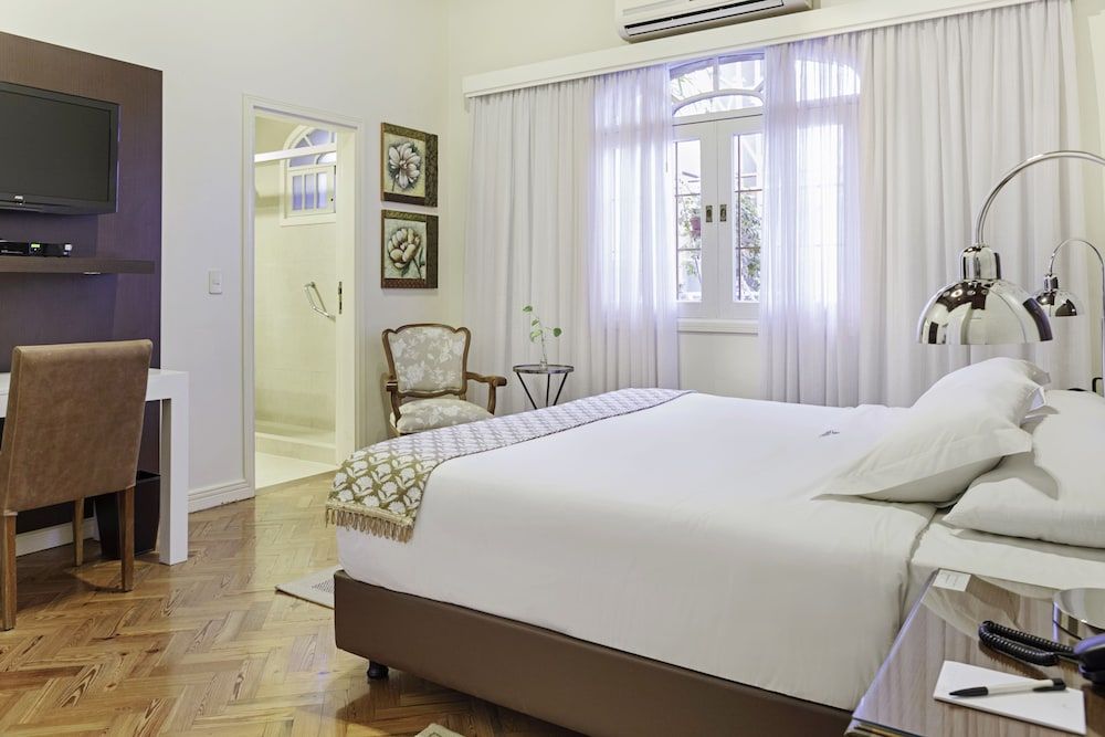 Las Lomas Casa Hotel Classic Room, 1 King Bed, Microwave 4