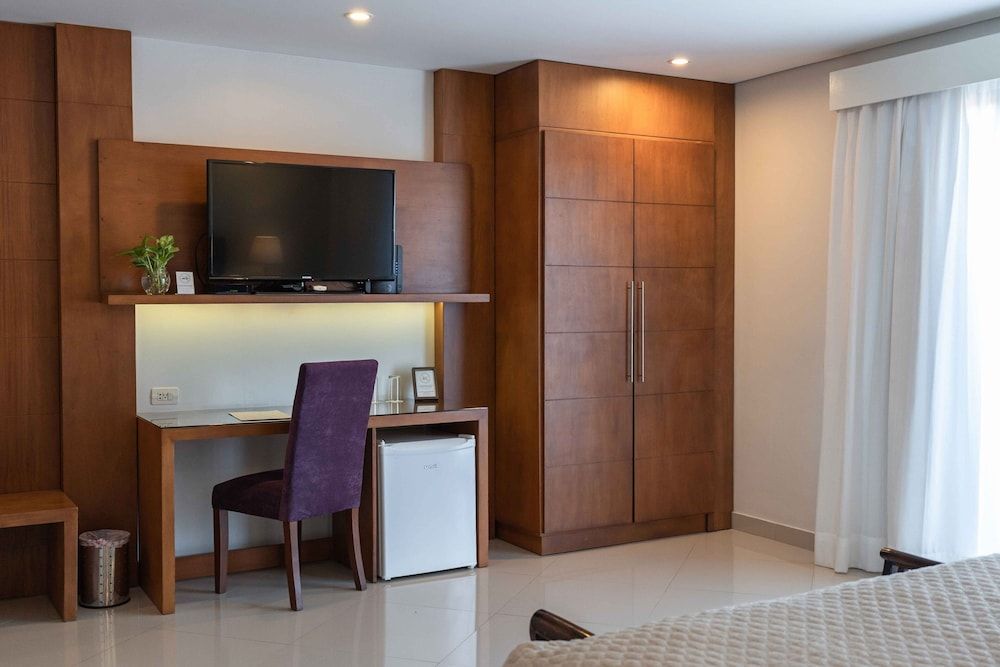 Las Lomas Casa Hotel Executive Room, 1 King Bed, Balcony 4