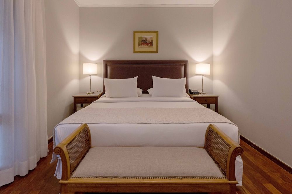 Las Lomas Casa Hotel Classic Room, 1 King Bed, Microwave 6