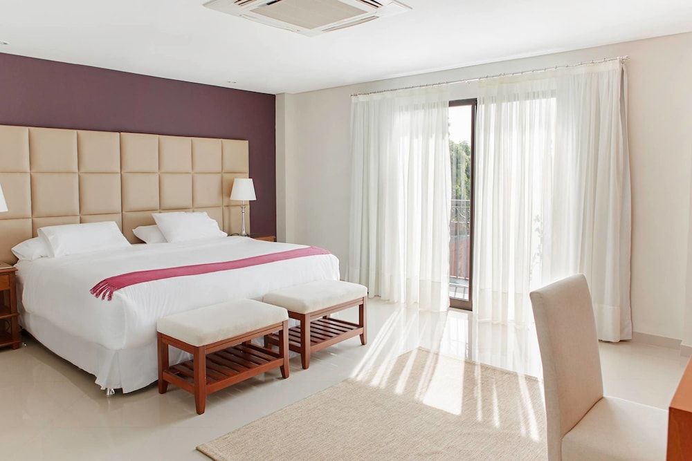 Las Lomas Casa Hotel Executive Room, 1 King Bed, Balcony 2