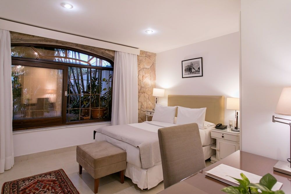 Las Lomas Casa Hotel Classic Room, 1 King Bed, Microwave 13