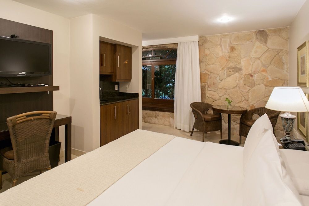 Las Lomas Casa Hotel Classic Room, 1 King Bed, Microwave 11