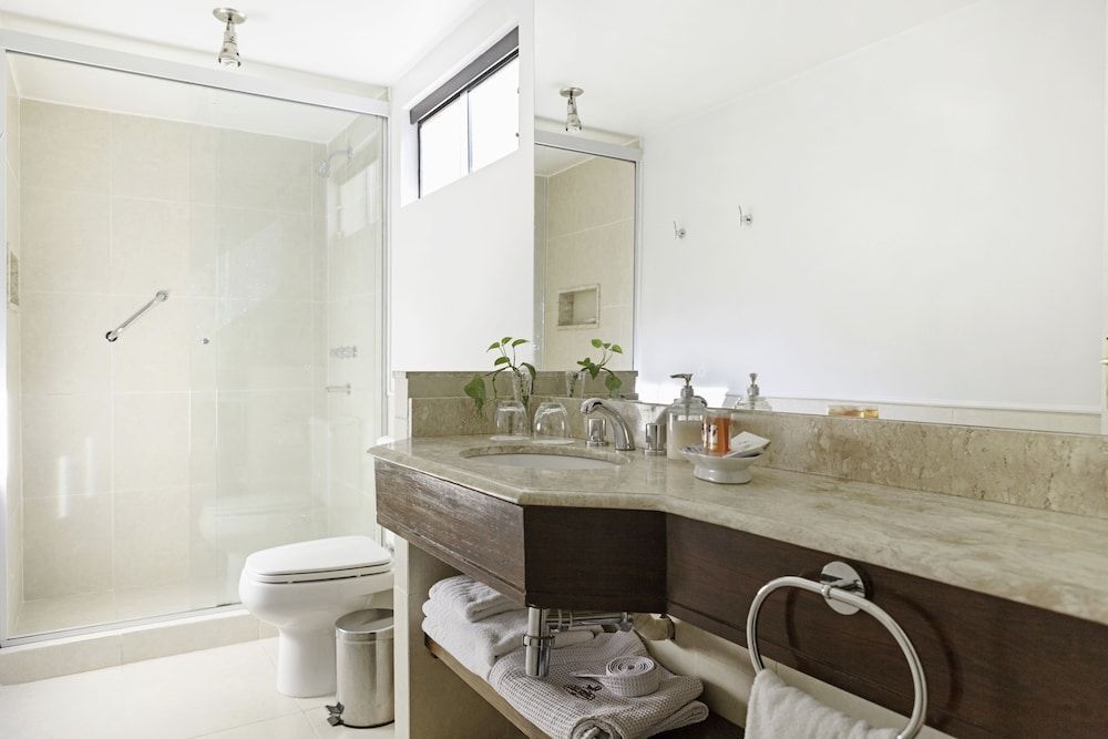 Las Lomas Casa Hotel Classic Room, 1 King Bed, Microwave 15