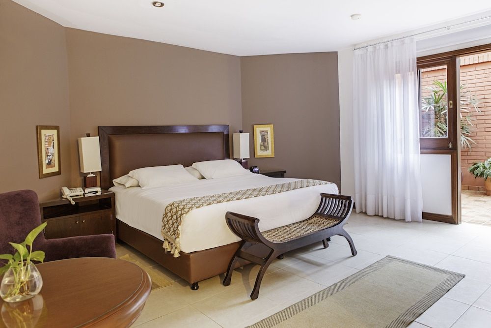 Las Lomas Casa Hotel Classic Room, 1 King Bed, Microwave 3