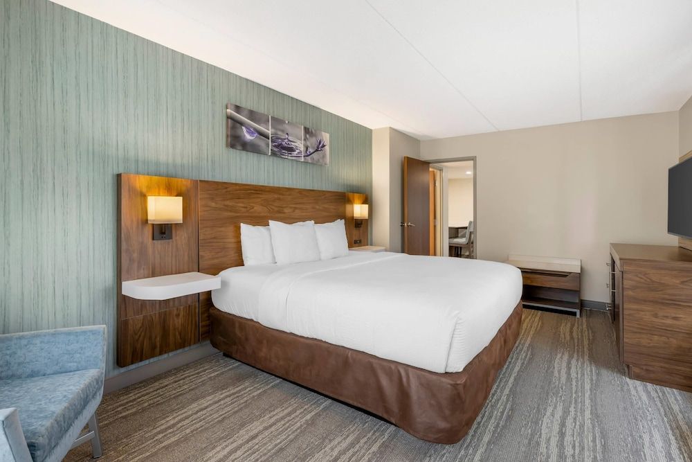 Sleep Inn Oakbrook Terrace - Chicago Suite, 1 King Bed, Non Smoking (Efficiency, Upgrade)
