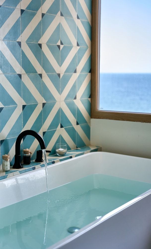 Hotel Basalto Deluxe Room, 1 King Bed, Bathtub, Ocean View 6