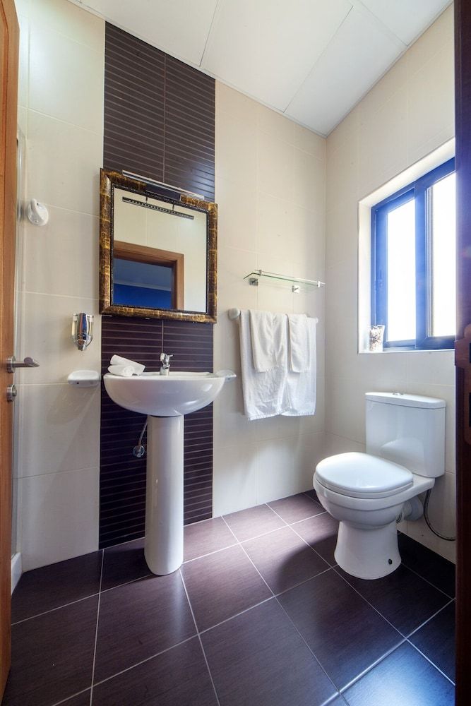 Port View Guest House Double or Twin Room, Sea View 6