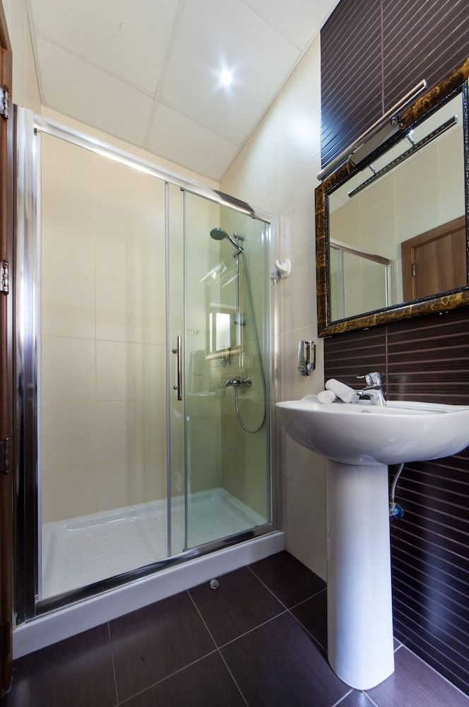 Port View Guest House Double or Twin Room, Sea View 5