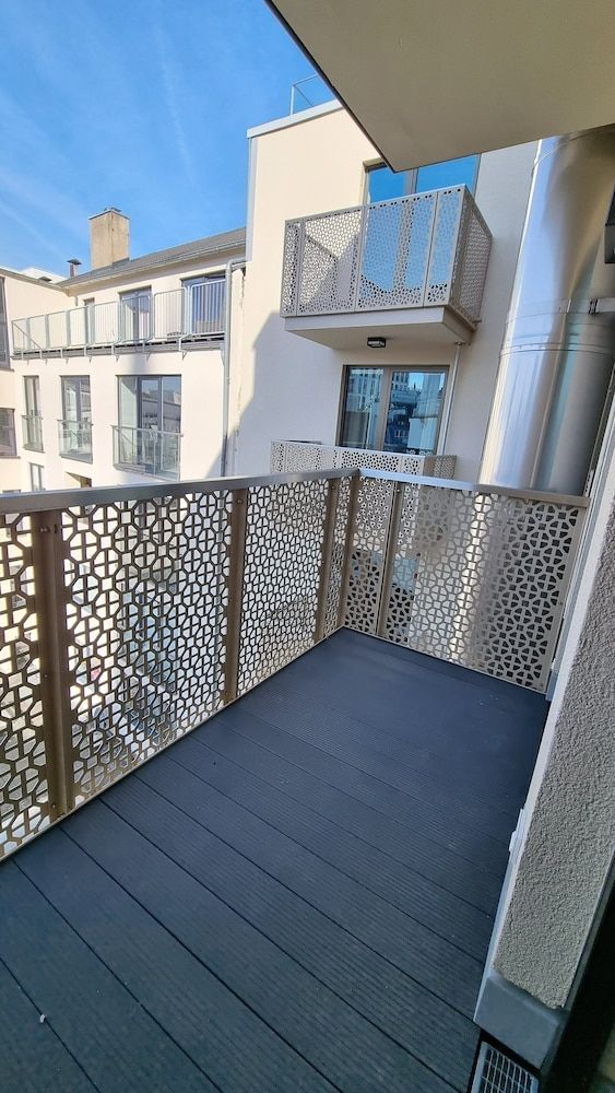 Fourty Three Luxury Serviced Apartments Comfort Studio, 1 Queen Bed, Balcony 5