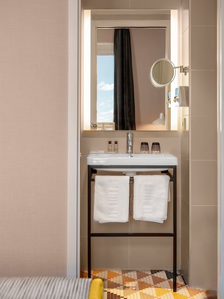 Hotel Le Mareuil Standard Double Room 5