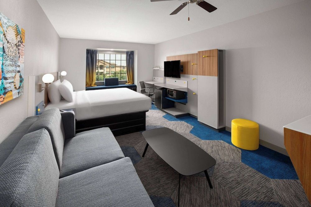 Suite, 1 Queen Bed with Sofa bed (Non-Smoking)