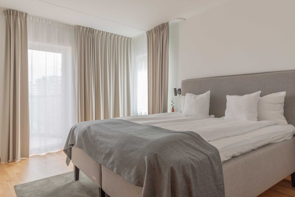 Suite, Balcony