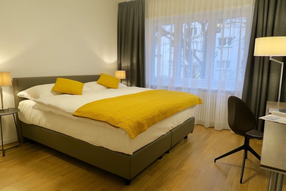 Zurich Furnished Homes Comfort Apartment, 1 Queen Bed with Sofa bed (incl. cleaning fee of 120 CHF) 2