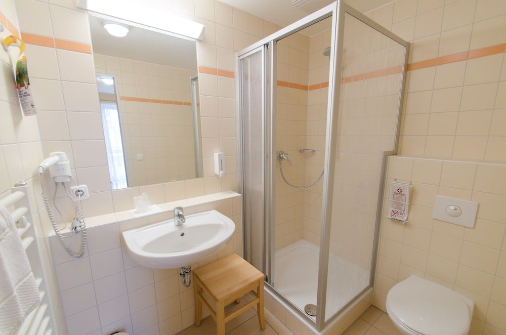 JUFA Hotel Nördlingen Family Triple Room 2