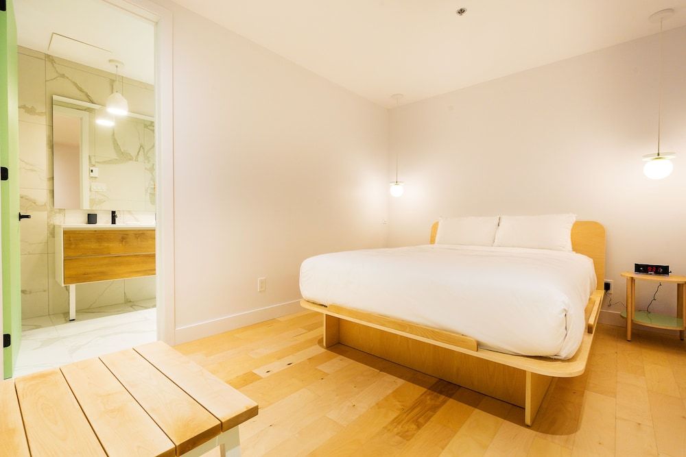 Les Lofts St-Roch by Les Lofts Vieux-Quebec Family Loft, 2 Bathrooms (SR102) 2
