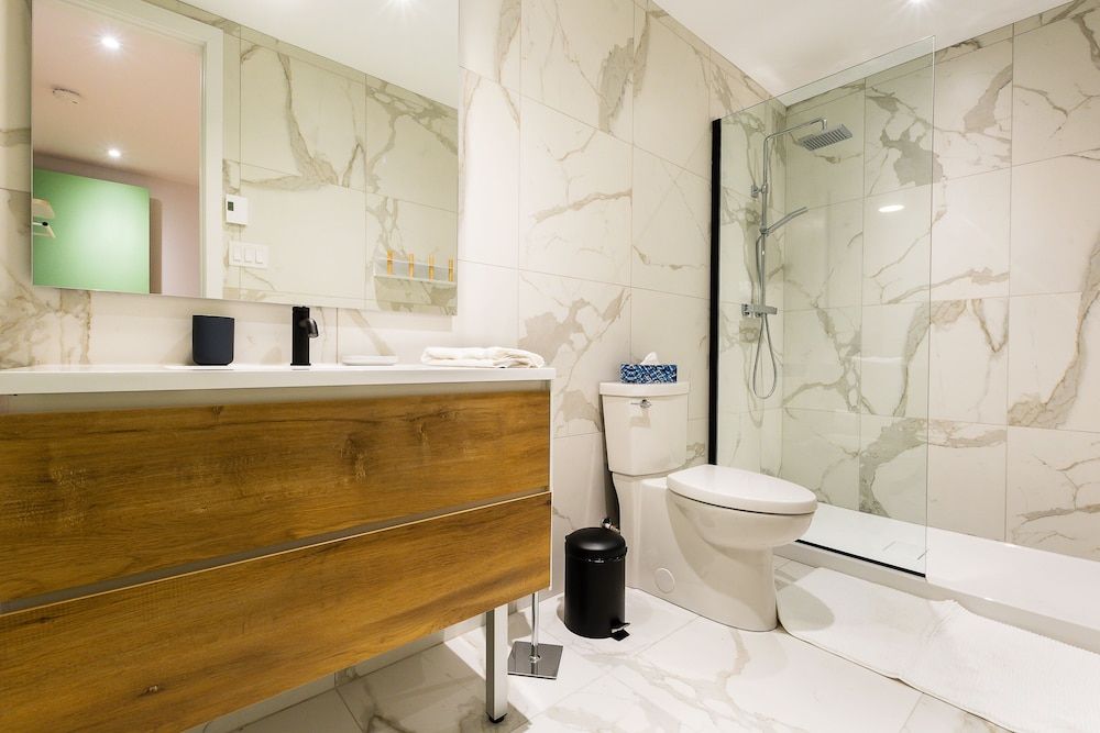 Les Lofts St-Roch by Les Lofts Vieux-Quebec Family Loft, 2 Bathrooms (SR102) 3