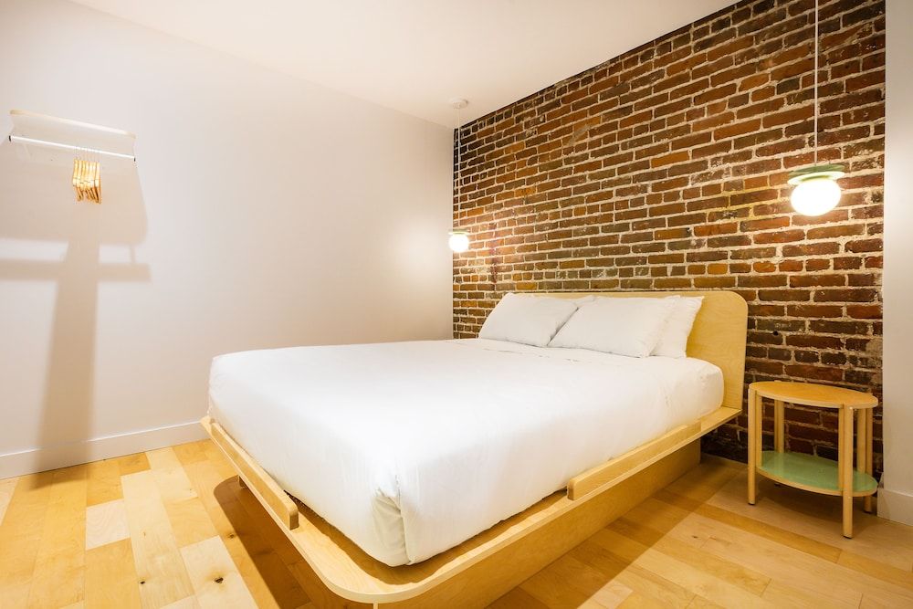 Les Lofts St-Roch by Les Lofts Vieux-Quebec Family Loft, 2 Bathrooms (SR102)
