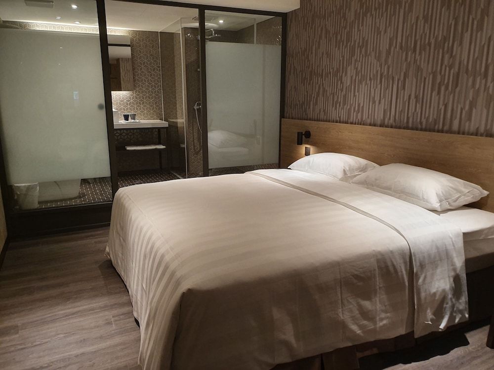 City Suites Taoyuan Station Standard Double Room - No Window