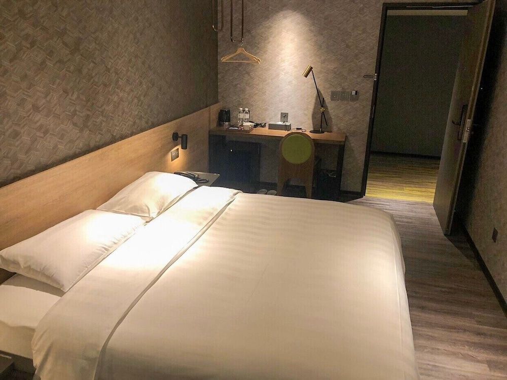 City Suites Taoyuan Station Superior Double Room 3