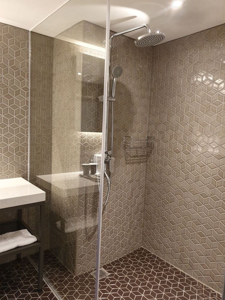 City Suites Taoyuan Station Standard Double Room - No Window 8