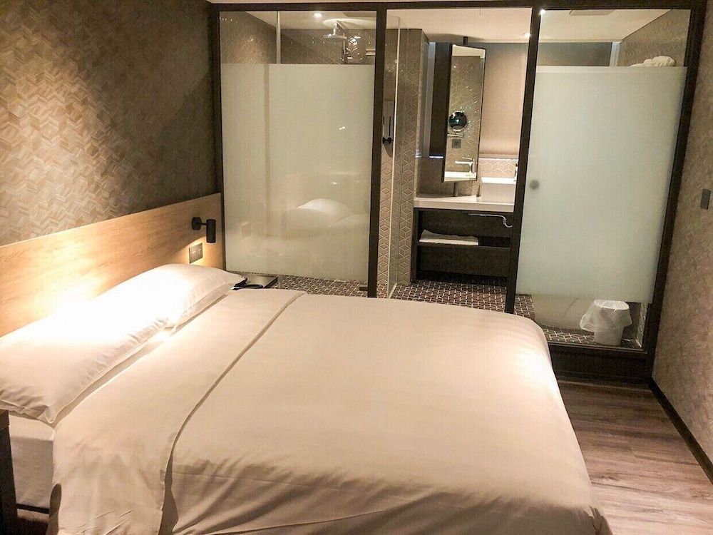 City Suites Taoyuan Station Superior Double Room