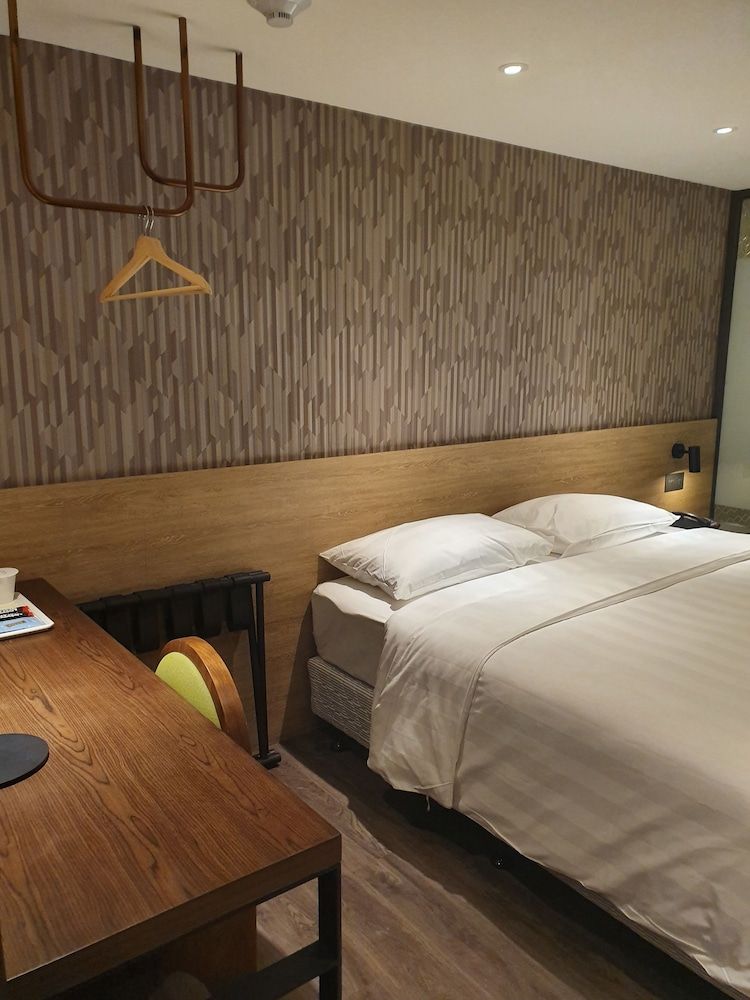 City Suites Taoyuan Station Standard Double Room - No Window 3