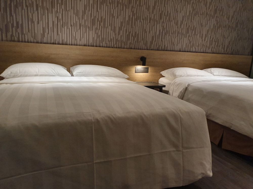 City Suites Taoyuan Station Deluxe Quadruple Room - No Window