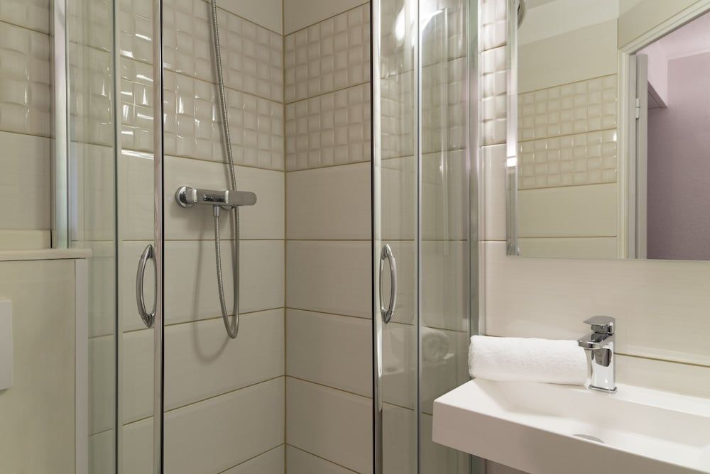 The Originals City, Hôtel Costières, Nîmes Family Room 4