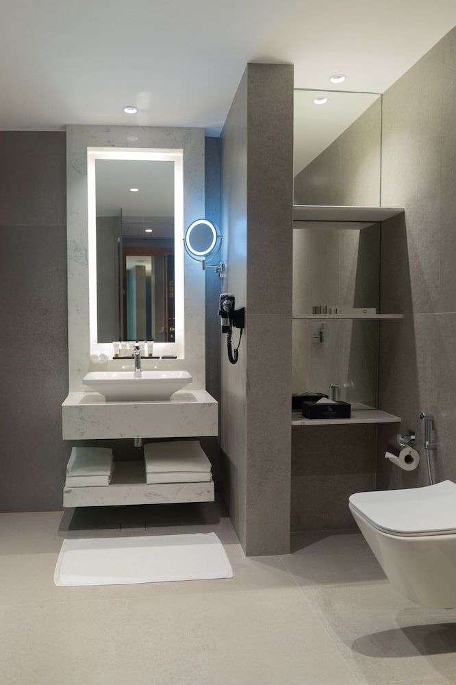 Symphony Style Hotel Kuwait Premium Superior King Room with Symphony Lounge access 5