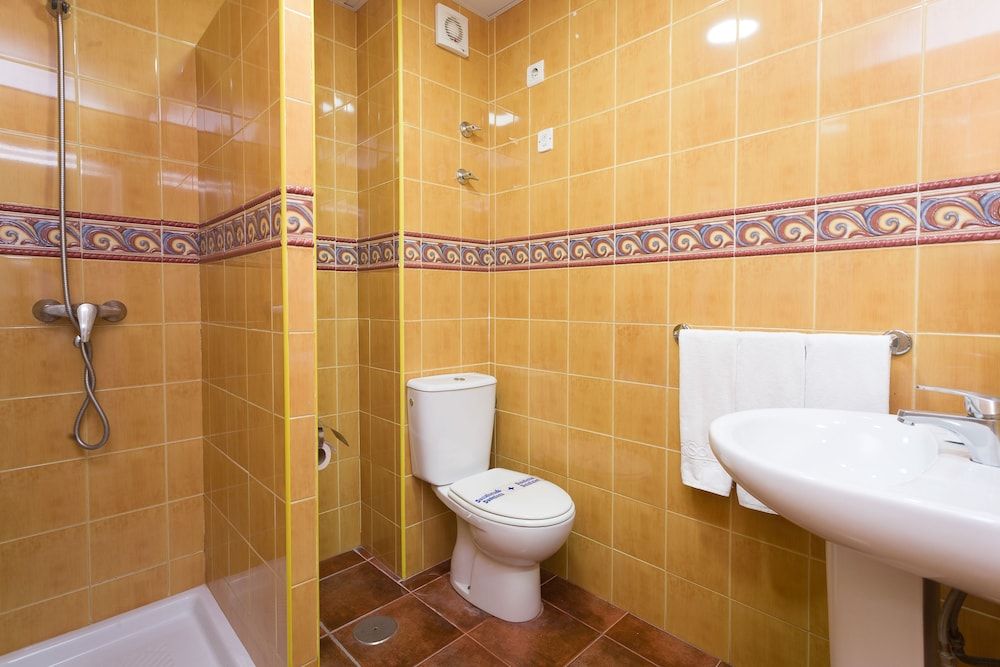 Sol y Miel Hostal Basic Double Room 9
