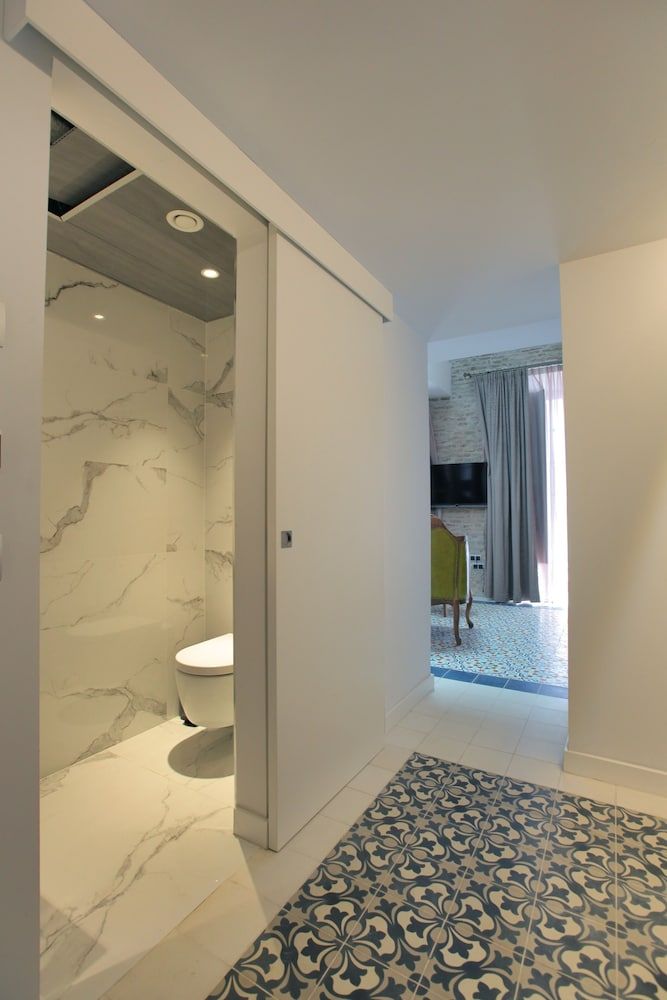 Suite, Hot Tub