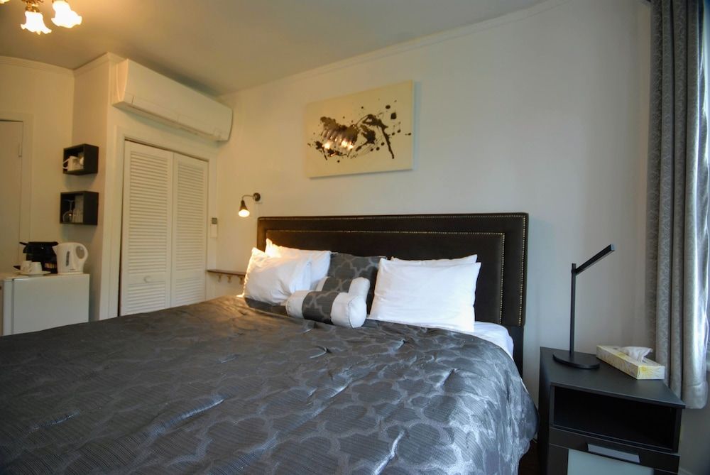 Manoir Sainte Geneviève Classic Room, 1 King Bed, Non Smoking, Private Bathroom 12