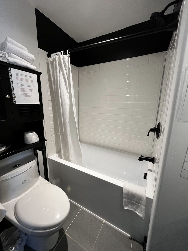 Manoir Sainte Geneviève Superior Double Room, 2 Queen Beds, Non Smoking, Private Bathroom 9
