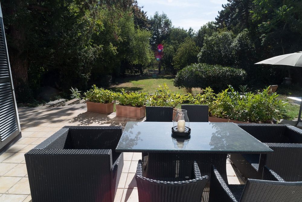 Hotel Villa im Park Standard Twin Room, Private Bathroom