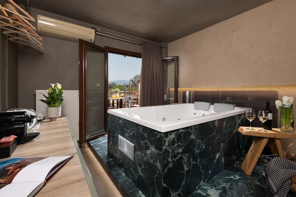 The Wood Junior Suite with Hot Tub