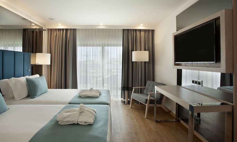 TURIM Presidente Hotel Double Room, Partial Sea View 6