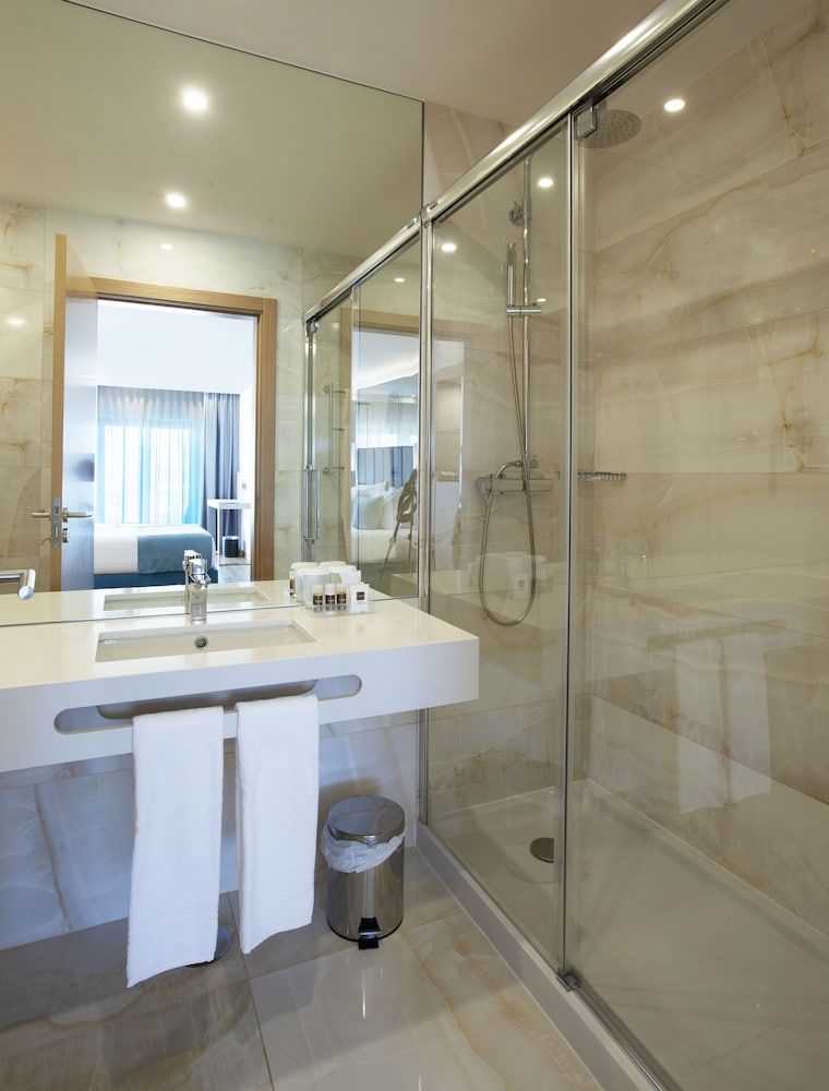 TURIM Presidente Hotel Double Room, Partial Sea View 10