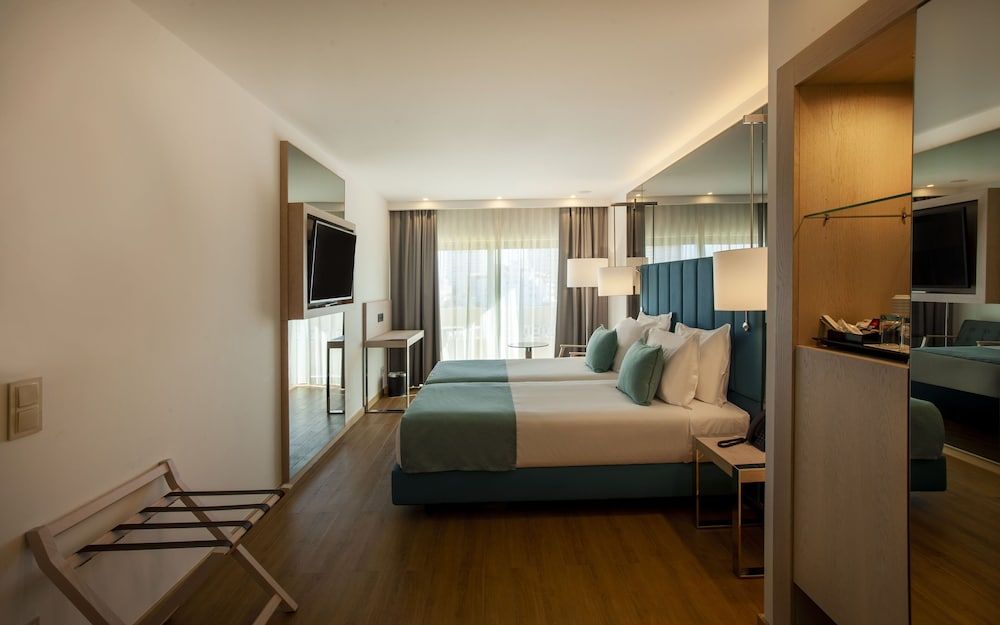 TURIM Presidente Hotel Double Room, Partial Sea View 5