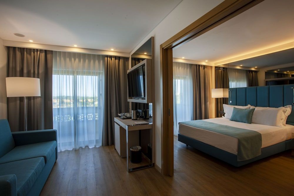 TURIM Presidente Hotel Superior Suite, Partial Sea View 5