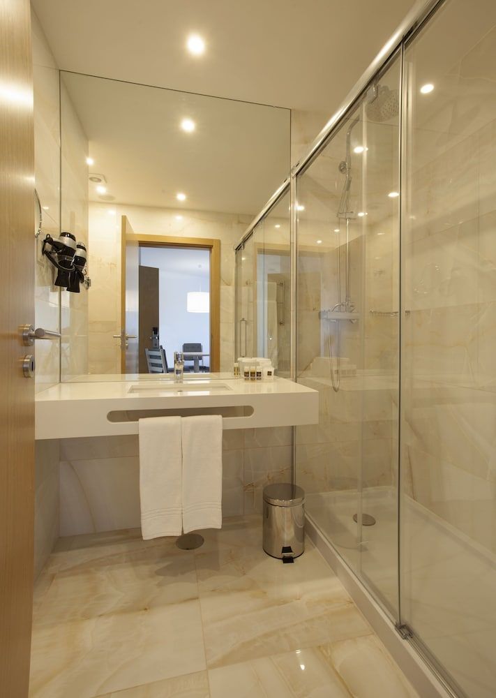 TURIM Presidente Hotel Double Room, Partial Sea View 9