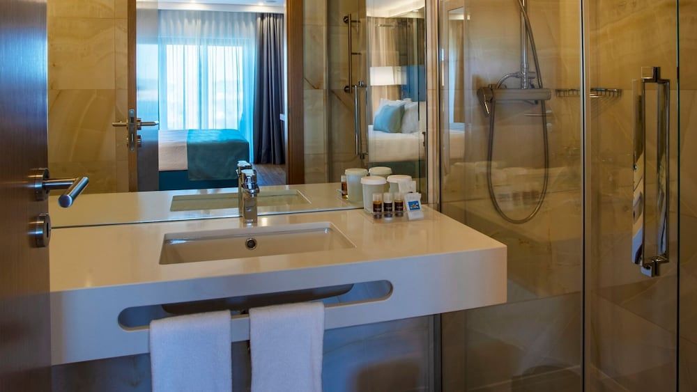 TURIM Presidente Hotel Double Room, Partial Sea View 12