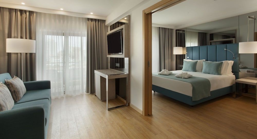 TURIM Presidente Hotel Superior Suite, Partial Sea View 2