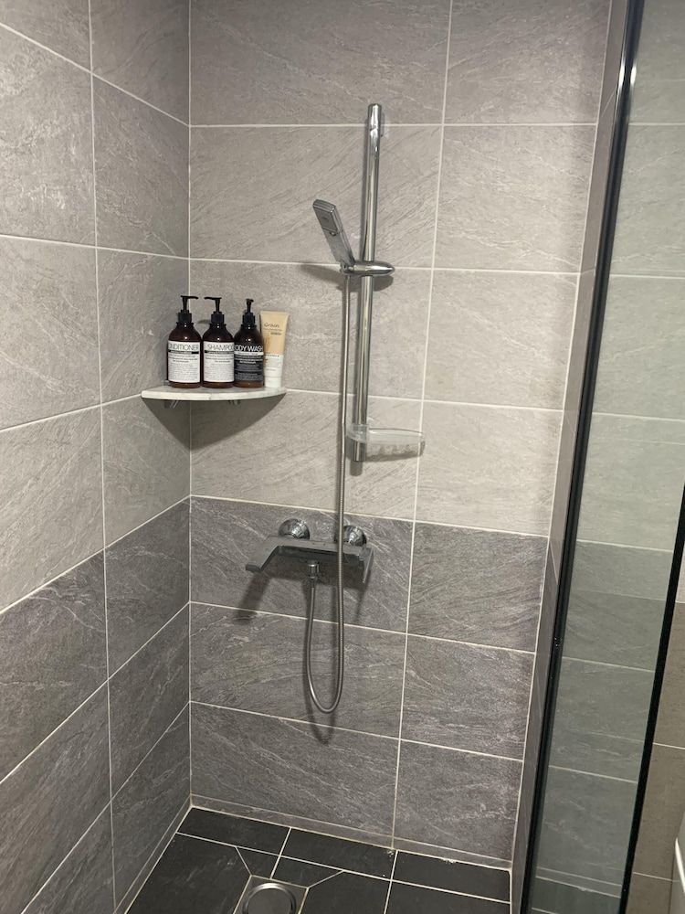 Terrace Hill Resort Terraced resort pension with deck & mountain view 7