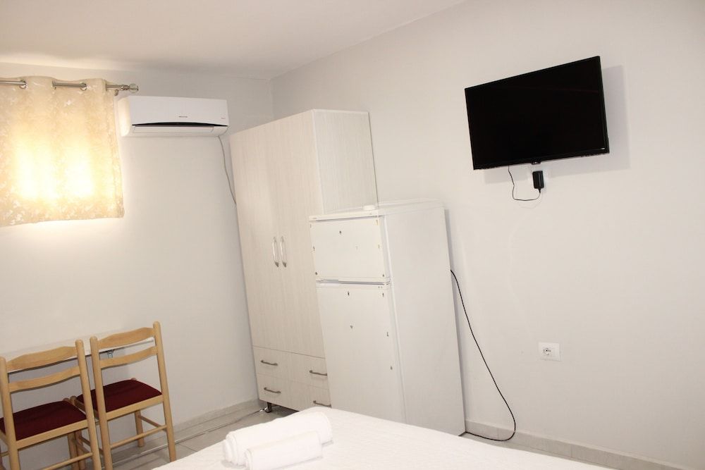 Bebi Apartments Economy Double Room 4