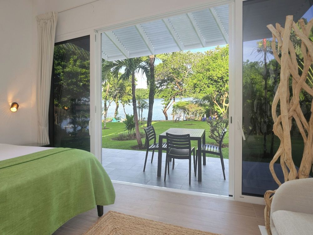 Bocas del Mar Hotel Bungalow, 1 King Bed with Sofa bed, Sea Facing 5